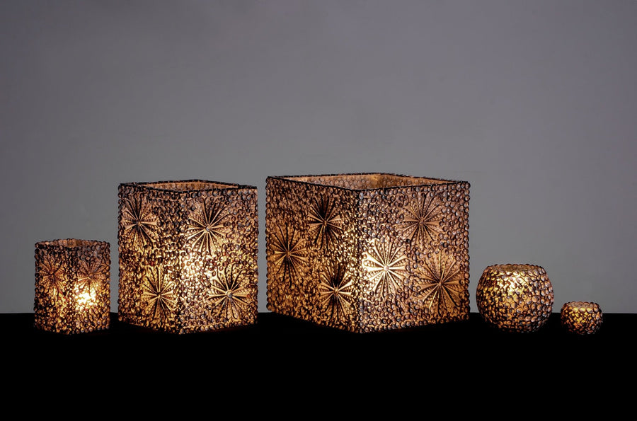 Porta velas artesanal en conchas de mar Negro diseño cuadrado - Elite Candles